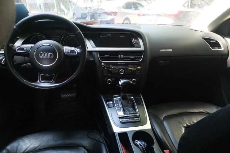Used Audi A5 2014 Sportback 45 TFSI Center Console