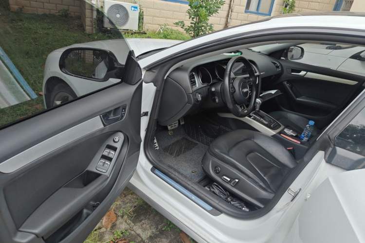 Used Audi A5 2014 Sportback 45 TFSI Fashion Edition Driver Seat