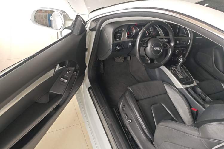 Used Audi A5 2014 Coupe 45 TFSI Driver Seat