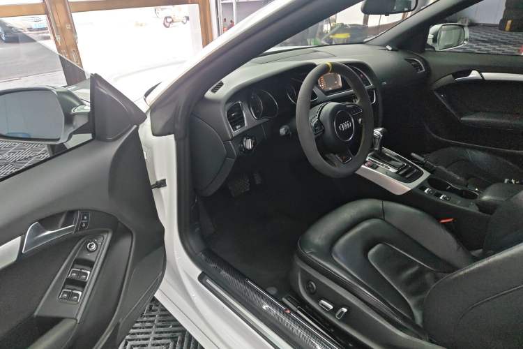 Used Audi A5 2014 Cabriolet 45 TFSI quattro Driver Seat