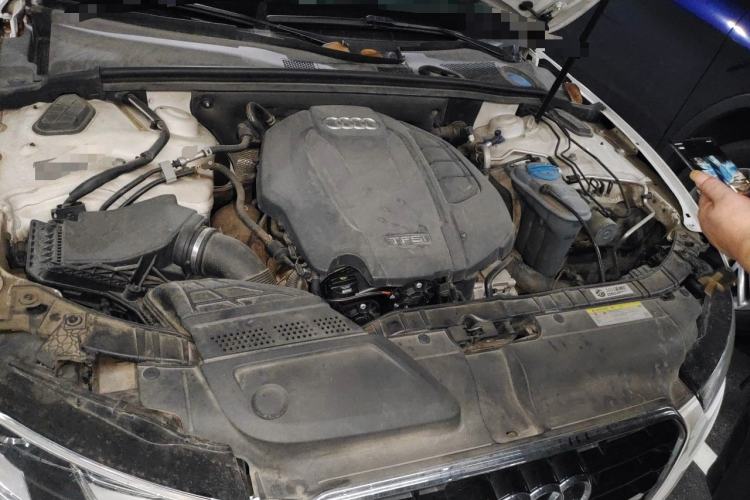Used Audi A5 2014 Cabriolet 45 TFSI Engine Bay