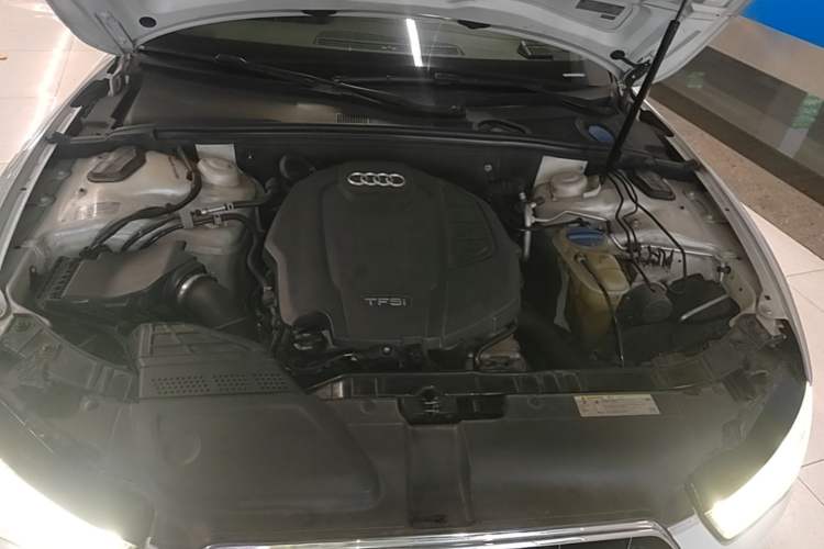 Used Audi A5 2014 Cabriolet 45 TFSI Engine Bay