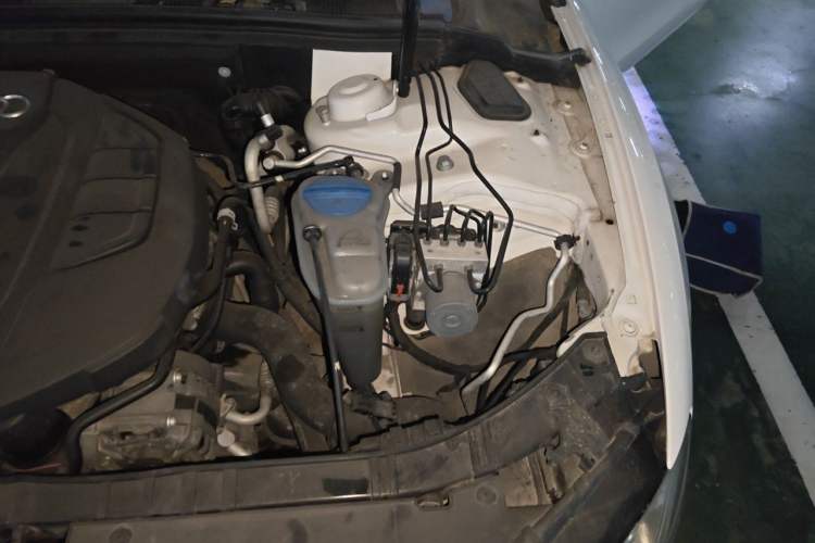 Used Audi A5 2014 Cabriolet 45 TFSI Engine Bay Left