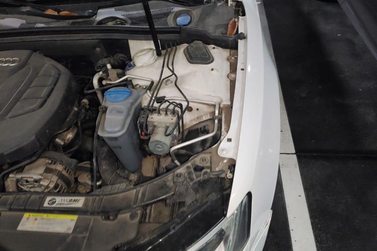 Used Audi A5 2014 Cabriolet 45 TFSI Engine Bay Left