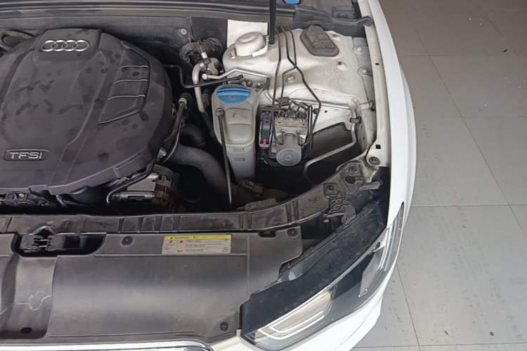 Used Audi A5 2014 Sportback 45 TFSI quattro Engine Bay Left
