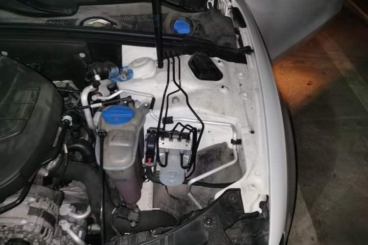 Used Audi A5 2014 Coupe 45 TFSI quattro Engine Bay Left