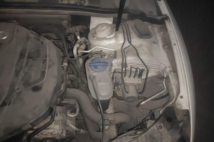Used Audi A5 2014 Cabriolet 45 TFSI quattro Engine Bay Left