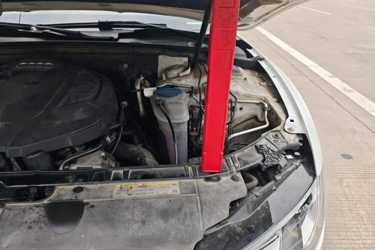 Used Audi A5 2014 Sportback 45 TFSI Engine Bay Left