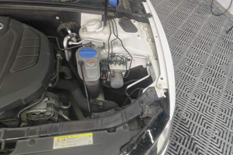 Used Audi A5 2014 Cabriolet 45 TFSI quattro Engine Bay Left