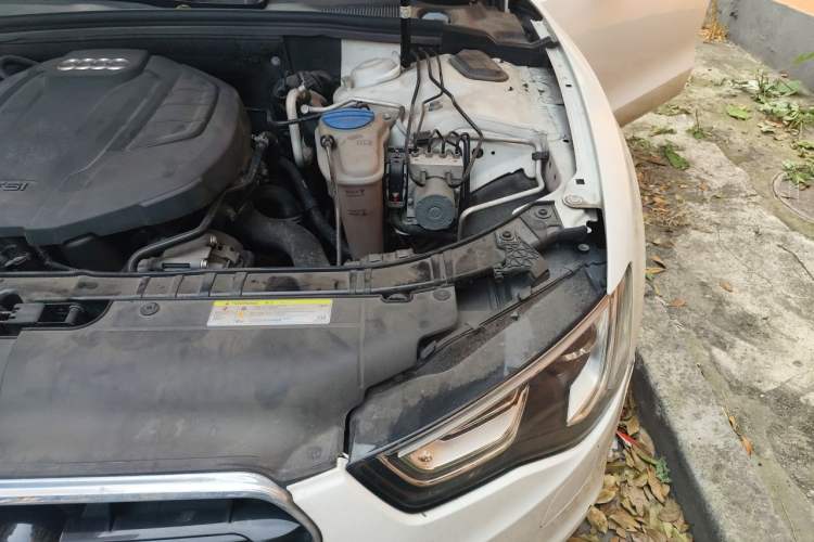 Used Audi A5 2014 Sportback 45 TFSI Engine Bay Left