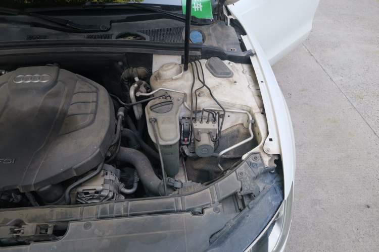 Used Audi A5 2014 Sportback 45 TFSI Engine Bay Left