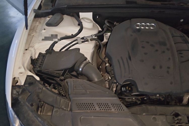 Used Audi A5 2014 Cabriolet 45 TFSI Engine Bay Right