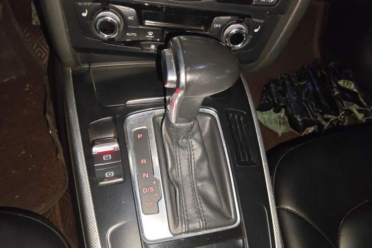 Used Audi A5 2014 Cabriolet 45 TFSI Gear Lever