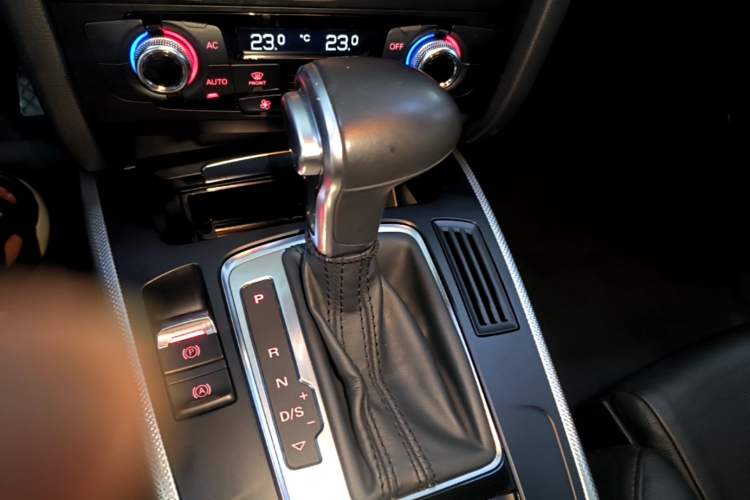 Used Audi A5 2014 Coupe 45 TFSI Gear Lever