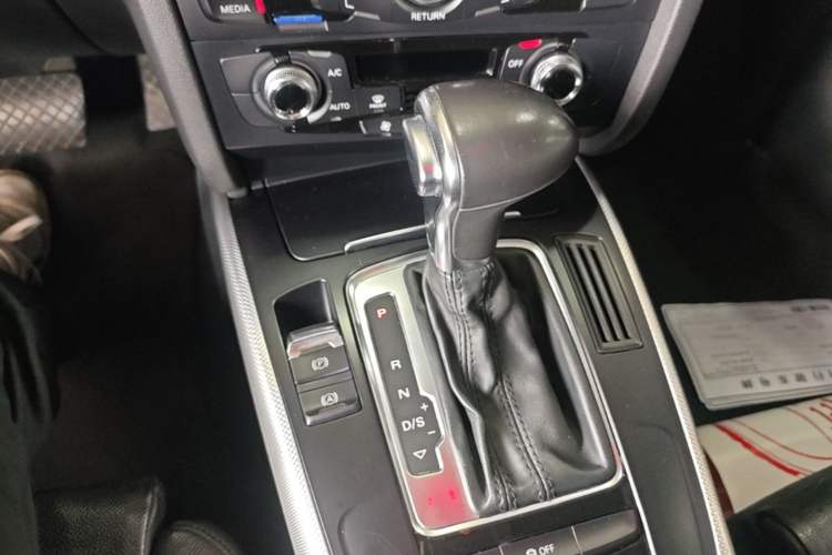 Used Audi A5 2014 Coupe 45 TFSI Gear Lever