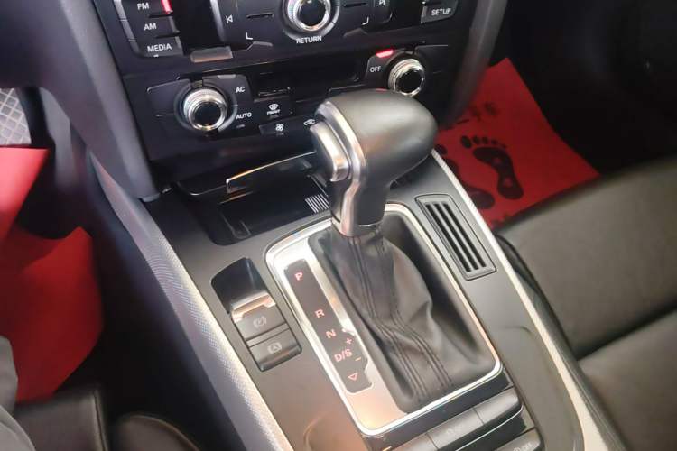 Used Audi A5 2014 Coupe 45 TFSI Gear Lever