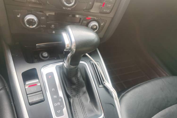 Used Audi A5 2014 Sportback 45 TFSI Gear Lever