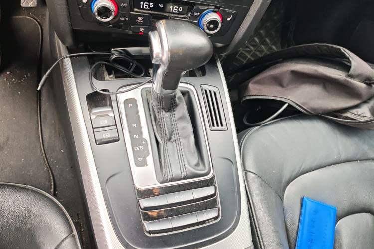 Used Audi A5 2014 Sportback 45 TFSI Gear Lever