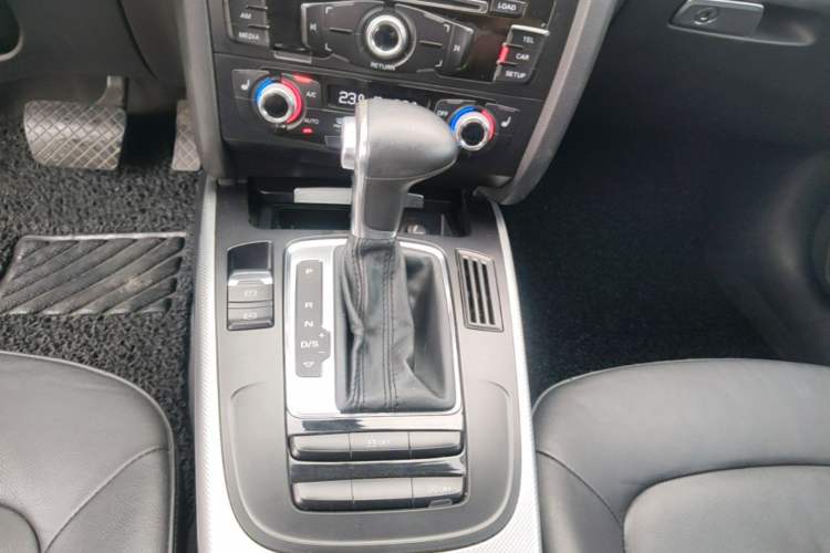 Used Audi A5 2014 Sportback 45 TFSI Gear Lever