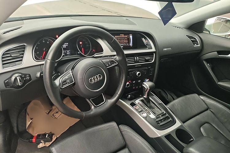 Used Audi A5 2014 Coupe 45 TFSI Interior 2