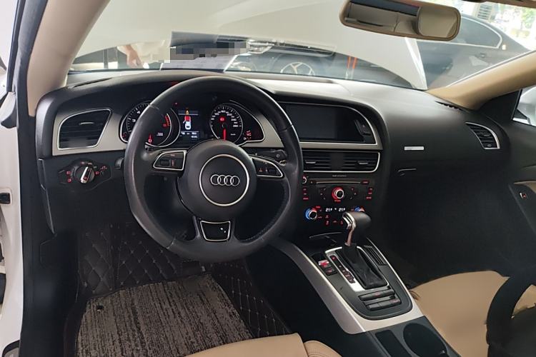 Used Audi A5 2014 Coupe 45 TFSI Interior 2