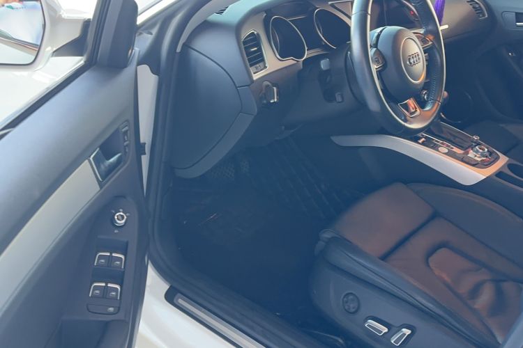 Used Audi A5 2014 Coupe 45 TFSI Fashion Edition Interior 2