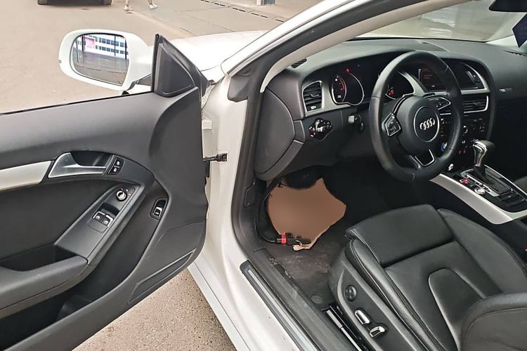 Used Audi A5 2014 Coupe 45 TFSI Interior 3