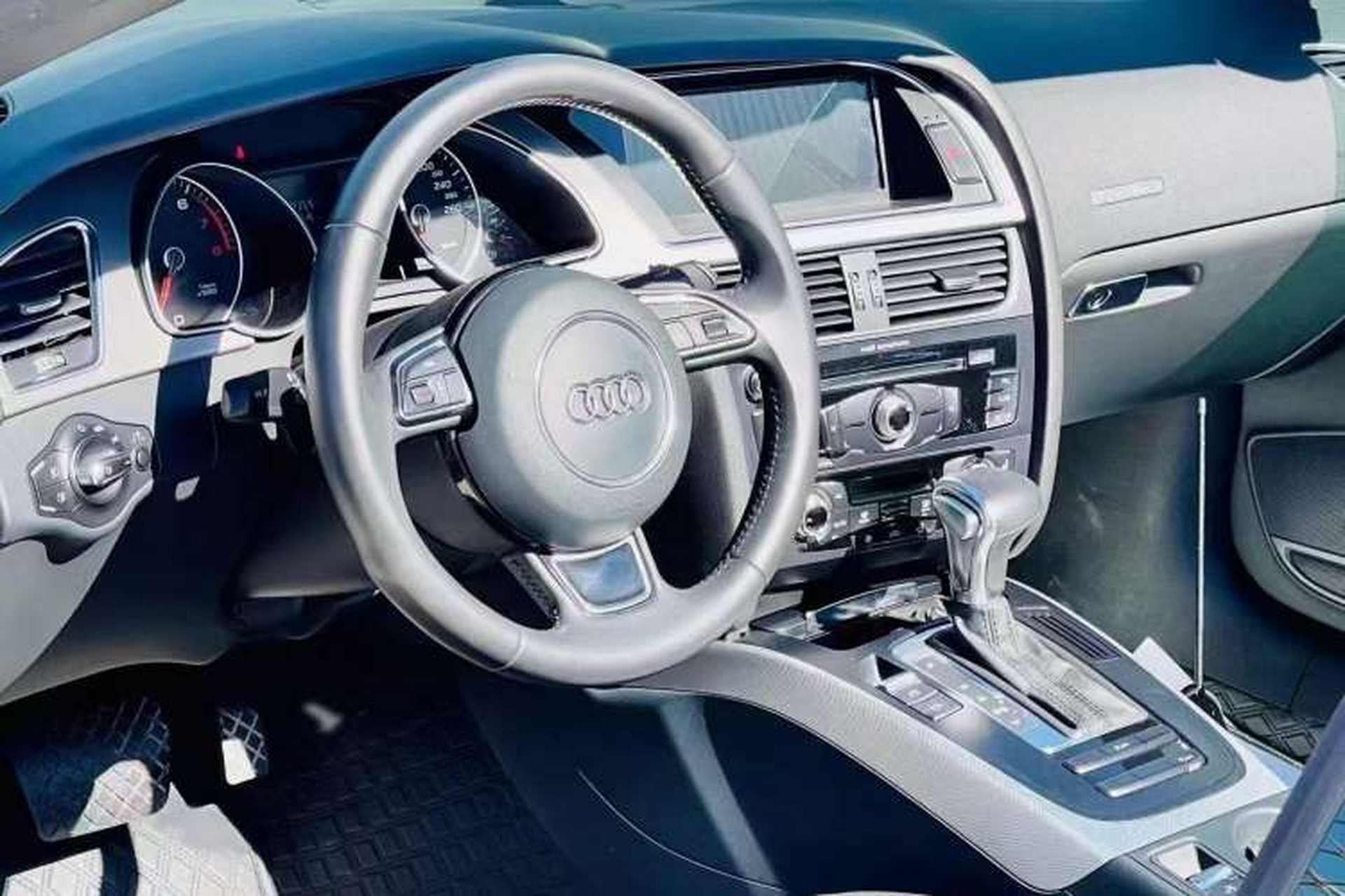 Used Audi A5 2014 Cabriolet 45 TFSI quattro Interior 3