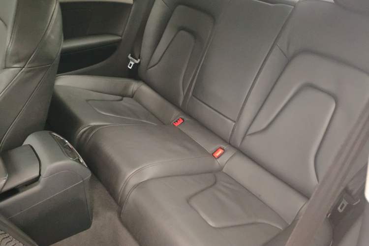 Used Audi A5 2014 Coupe 45 TFSI Interior 4