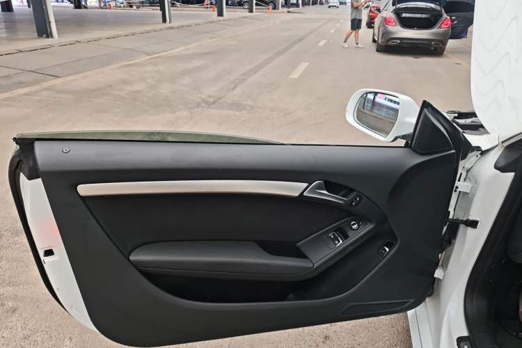 Used Audi A5 2014 Coupe 45 TFSI Interior 7