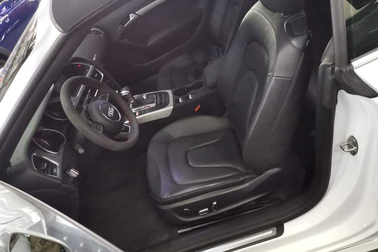 Used Audi A5 2014 Cabriolet 45 TFSI Left Front Seat