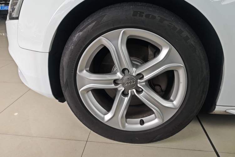 Used Audi A5 2014 Coupe 45 TFSI Left Front Wheel Hub