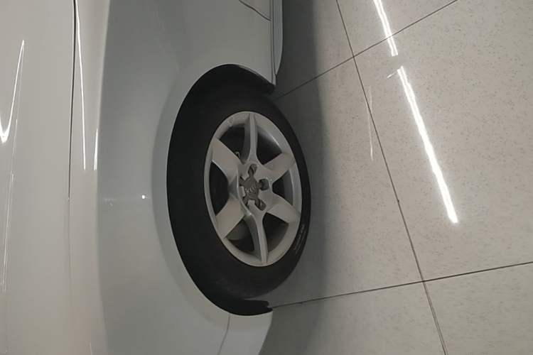 Used Audi A5 2014 Cabriolet 45 TFSI Left Front Wheel Hub
