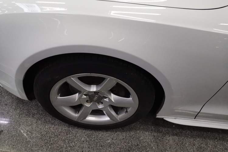 Used Audi A5 2014 Cabriolet 45 TFSI Left Front Wheel Hub
