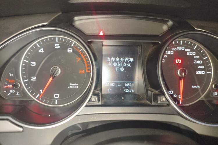 Used Audi A5 2014 Cabriolet 45 TFSI Odometer Close Up