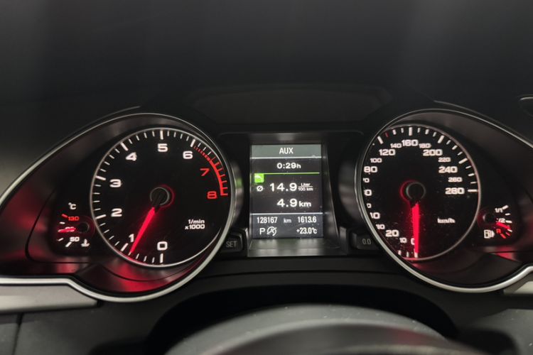 Used Audi A5 2014 Sportback 45 TFSI Odometer Close Up