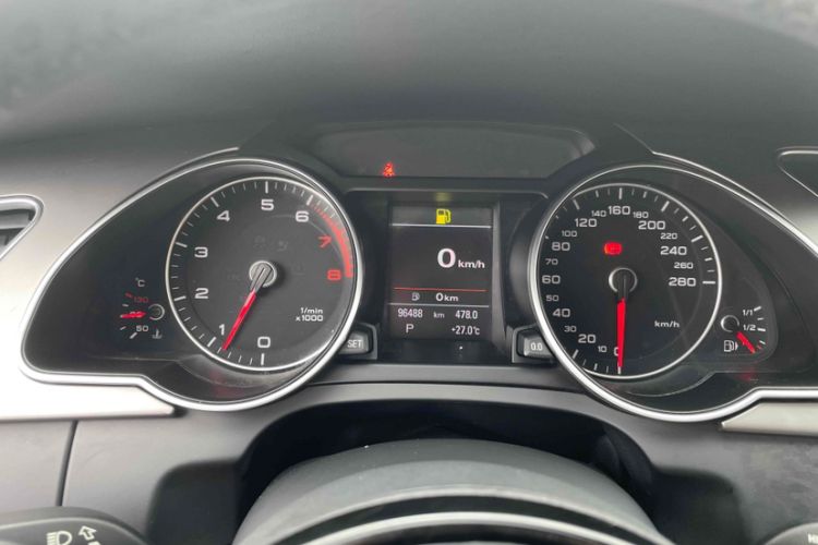 Used Audi A5 2014 Coupe 45 TFSI Odometer Close Up