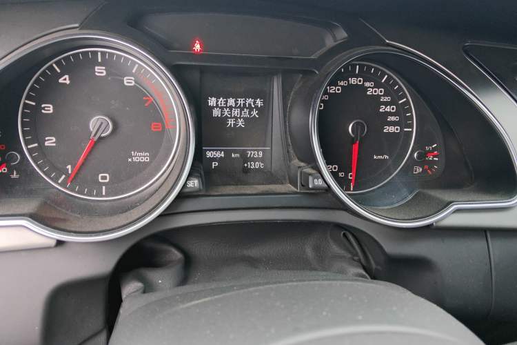 Used Audi A5 2014 Cabriolet 45 TFSI Odometer Close Up