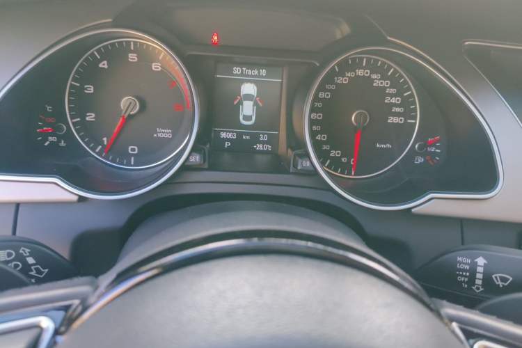 Used Audi A5 2014 Sportback 45 TFSI Odometer Close Up