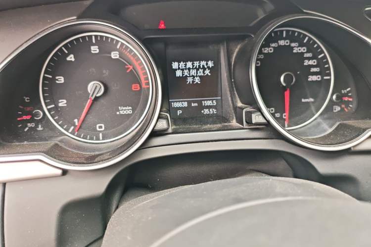 Used Audi A5 2014 Sportback 45 TFSI Odometer Close Up