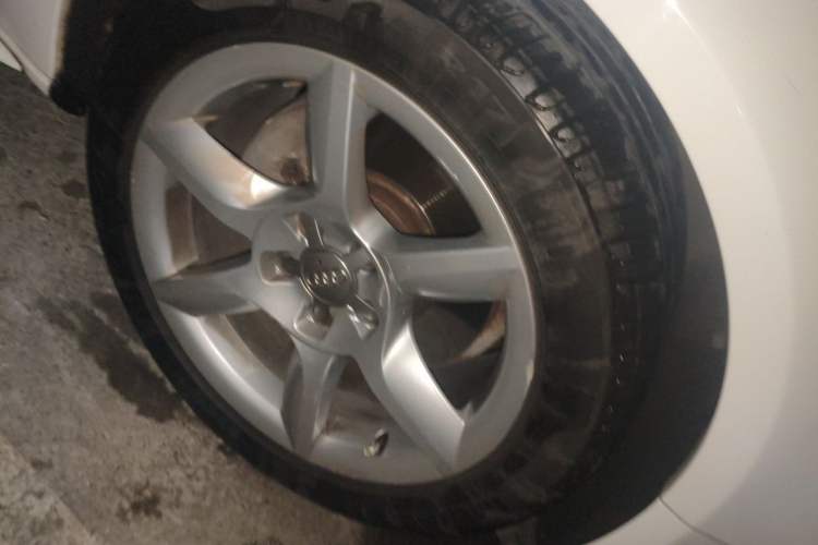 Used Audi A5 2014 Cabriolet 45 TFSI Right Front Wheel Hub