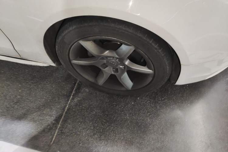 Used Audi A5 2014 Cabriolet 45 TFSI Right Front Wheel Hub