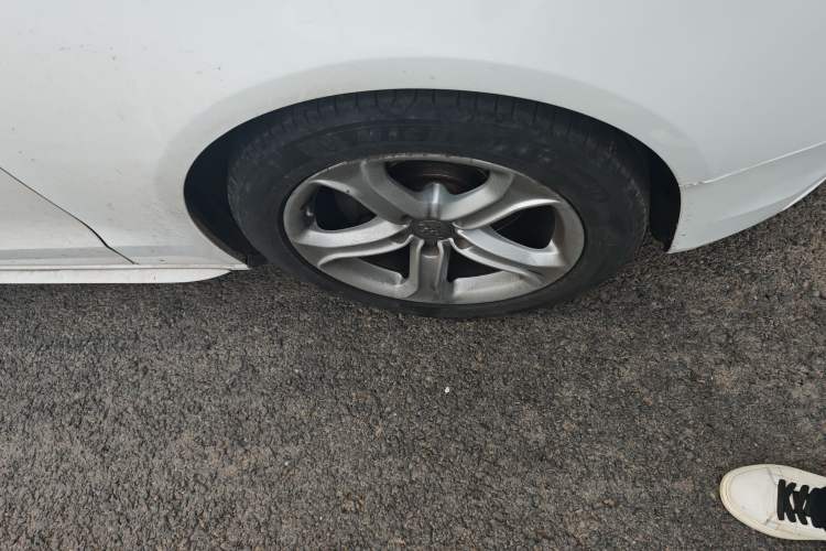 Used Audi A5 2014 Sportback 45 TFSI Right Front Wheel Hub