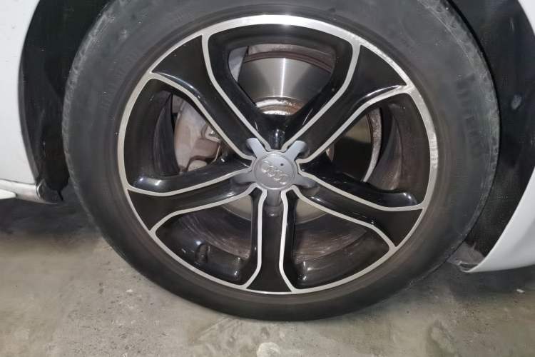 Used Audi A5 2014 Coupe 45 TFSI quattro Right Front Wheel Hub
