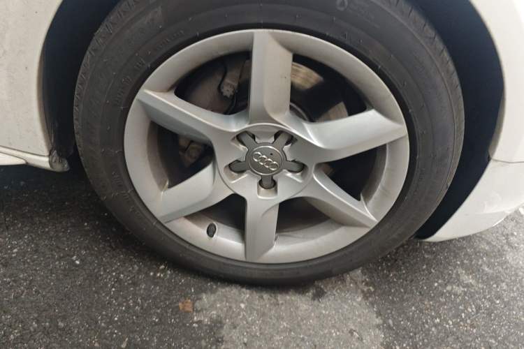 Used Audi A5 2014 Cabriolet 45 TFSI Right Front Wheel Hub