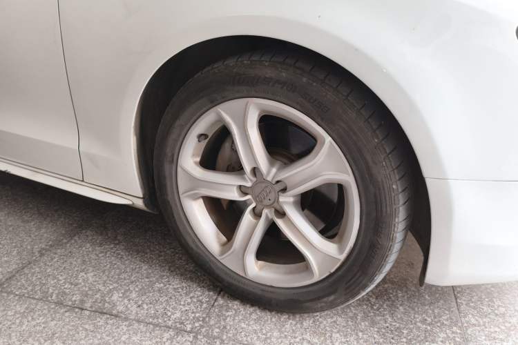 Used Audi A5 2014 Sportback 45 TFSI Right Front Wheel Hub