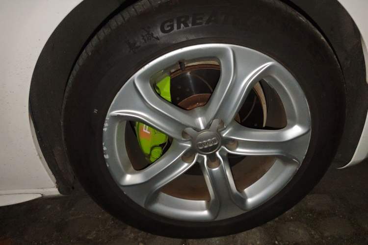 Used Audi A5 2014 Sportback 45 TFSI Right Front Wheel Hub