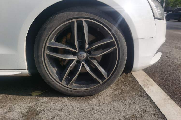 Used Audi A5 2014 Sportback 45 TFSI Right Front Wheel Hub