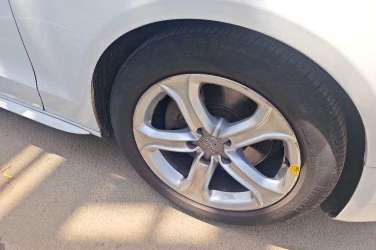 Used Audi A5 2014 Coupe 45 TFSI Right Front Wheel Hub