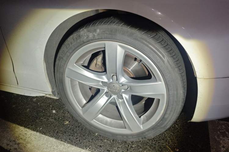 Used Audi A5 2014 Cabriolet 45 TFSI Right Front Wheel Hub